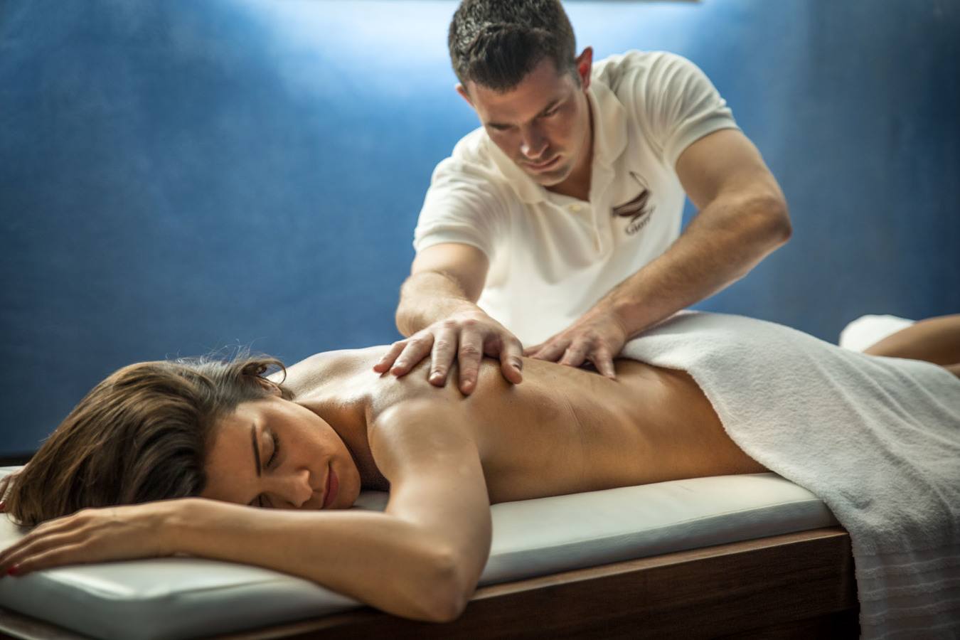 massaggio rilassante benefici - Terme di Venturina